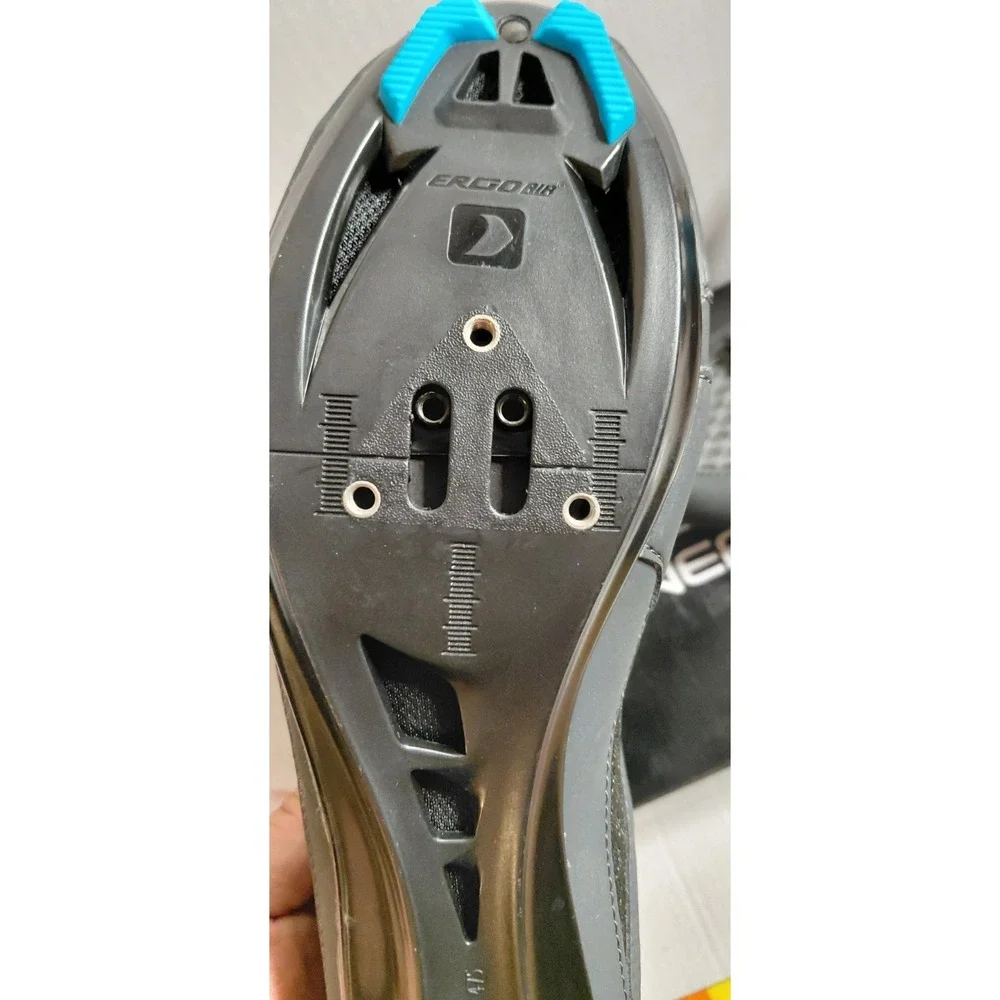 NWOT - Garneau Women’s Gray Athletic Cycling Shoes with Blue Accents Size 9